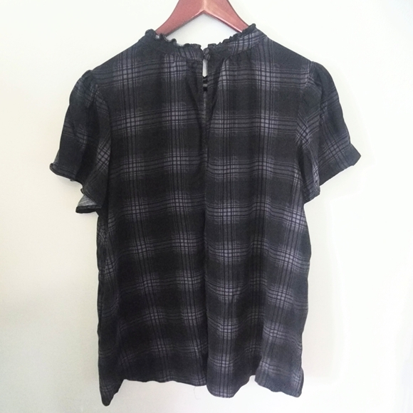Torrid black plaid keyhole blouse short sleeve top stretch ruffle neck size 1 - Picture 4 of 8